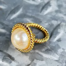 Joan Rivers Elevated faux Pearl Ring, Gold Plated, Vintage, Size 7