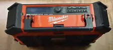 (RI4) Milwaukee 2950-20 M18 Lithium-Ion PACKOUT Radio/Speaker W/ Battery