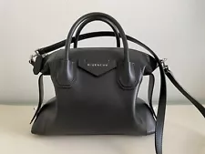 EXCELLENT CONDITION *GIVENCHY* Soft Antigona Handbag in Black, Small