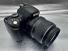 Nikon D40 6.1-Megapixel 2.5" LCD Digital SLR Camera NO BATTERY