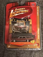 Johnny Lightning 1964 Oldsmobile Vista Cruiser SCARSE Maroon