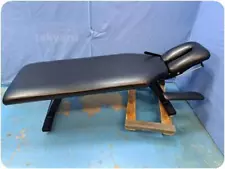 CHIROPRACTIC TABLE ! (335251)