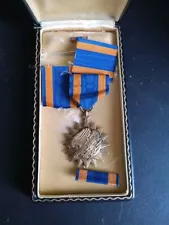 Vintage WW2 US Boxed Air Medal No Reserve Auction