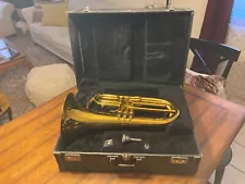 king 1124 Marching Baritone with Case in Good Condition