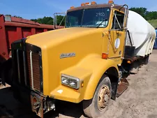 1987 Kenworth T800 Truck Hood COMPLETE! MINOR DAMAGE T-800