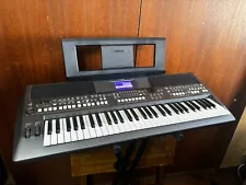 Yamaha PSR-S670 61-key Arranger Workstation w/ bag