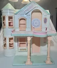 VINTAGE 1995 BARBIE VICTORIAN DREAM HOUSE Folding Dollhouse By Mattel RARE!