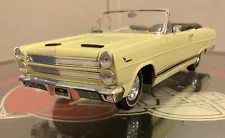 Road Signature 1:18 1966 Mercury Cyclone GT Convertible Yellow