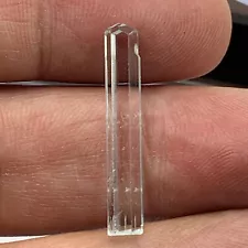 4.27 carats natural rough crystal aquamarine from Pakistan available for sale