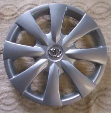 Genuine Toyota Corolla Hub cap 09 10 11 12 13 fits 15" wheel 61147