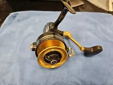 Penn 704Z Surf BailLess Spinning Reel