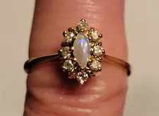 Vintage Opal Marquise 14K Yellow Gold & Diamond Size 6.25 2.54 grams