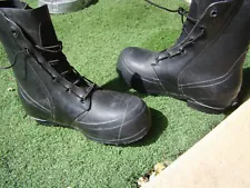 *military cold weather mickey mouse boots size 10 REG ( bata )