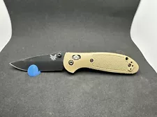 Benchmade 556BKSN-S30V Mini Griptilian Drop Sand Tan Point Black Plain