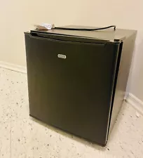 Mini Refrigerator Color Black, Rarely Used, Brand: Sunbeam, 1.7 Cu ft, Mini Ref.