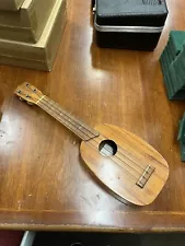 Kamaka Pineapple Soprano Gold Label Ukulele