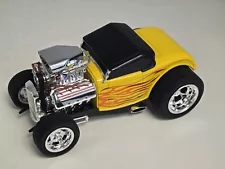 33 FORD COUPE YELLOW MUSCLE MACHINES 1:18 FLAMES REAL STEEL BRAIDED FUEL LINES