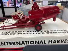 International #82 Pull-type Combine For TRACTOR 1/16 Resin IH Harvester