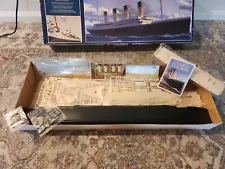 R.M.S TITANIC MUSEUM QUALITY 1/350 TH SCALE DELUXE MODEL KIT