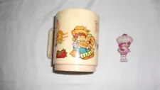 VINTAGE STRAWBERRY SHORTCAKE PLASTIC CUP MUG 1980s/MINIATURE STRAWBERRY SHORTCAK