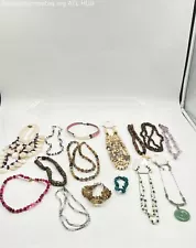 COLLECTION OF 11 NECKLACES PEARLS, AMETHYST, JADE & VARIOUS SEMI PRECIOUS STONES