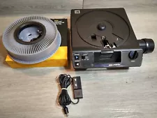 Kodak Carousel Slide Projector Model 4200 w/ REMOTE, DUST COVER and NOS CAROUSEL