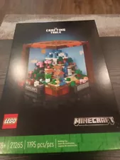 LEGO Minecraft The Crafting Table Set 21265 in hand NEW