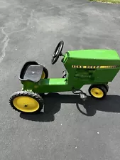 ERTAL JOHN DEERE 520 ROW CROP PEDAL TRACTOR EARLY 80’s USED