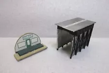 HO SCALE ROCK RIDGE HDWE & SUPPLY QUONSET HUT STORE FRONT & OVER-TRACK SHED