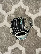 Wilson A2000 1786 11.5" superskin RHT baseball glove