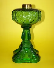 ANTIQUE EMERALD GREEN GLASS "BULLSEYE FINE DETAIL" KEROSENE OIL PEDESTAL LAMP #2