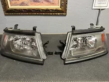 Headlight Set For 2000-2004 Mitsubishi Montero Sport With Black Trim 2Pc