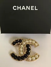 NIB Chanel Large CC Logo Fantasy Pearl White Black Bead Gold Tone Pin Brooch