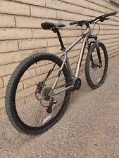 Trek Marlin 5 18.5" alloy 29er 29" hardtail mountain bike! Full Shimano! Sweet!