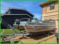 1992 Lake Raider 18’ Voyager Fresh Water Aluminum Pontoon Boat & Trailer