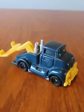 1994 Hot Wheels 1:64 Scale Mattel Navy and Yellow Tow Truck