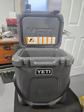 Yeti Roadie 24 Hard Cooler - Charcoal