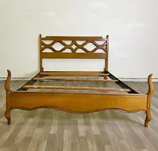 Vintage Full Size Maple French Provincial Style Cannonball Bed