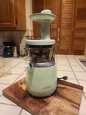 SLOW JUICER HUROM SLOW JUICER HP-GGB12 EXCELLENT CONDITION