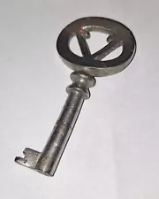 1920s VICTOR VICTROLA Cabinet Key