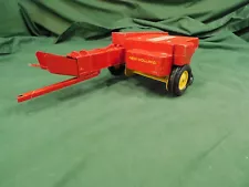 Vintage ERTL Toy NEW HOLLAND HAY BALER For Farm Tractor - Antique toy