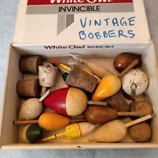 VINTAGE LOT OF 15 FISHING BOBBERS FLOATS IN CIGAR BOX