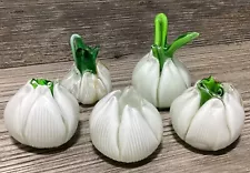 5 Vintage White Garlic Bulbs Green Stem Blown Art Glass Fake Veggie Photo Prop