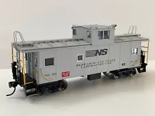 Atlas Master Norfolk Southern (Research Car #49) Standard Cupola Caboose