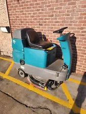 Tennant T7 32" Riding Disk Floor Scrubber