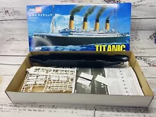 HobbyBoss HMS Titanic Plastic Model Ship Kit 1/550 Scale 81305 Open Box Complet