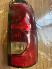 2004-2007 CHEVY SILVERADO 1500-3500 TAIL LIGHT RH PASSENGER SIDE