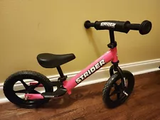 Strider 12 Classic Balance Bike - Pink