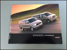 2002 GMC Savana Safari Van 30-page Original Sales Brochure Catalog