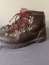 Vintage 1970s Vasque Hiking Boots, Mens 7 All Leather, Welted!